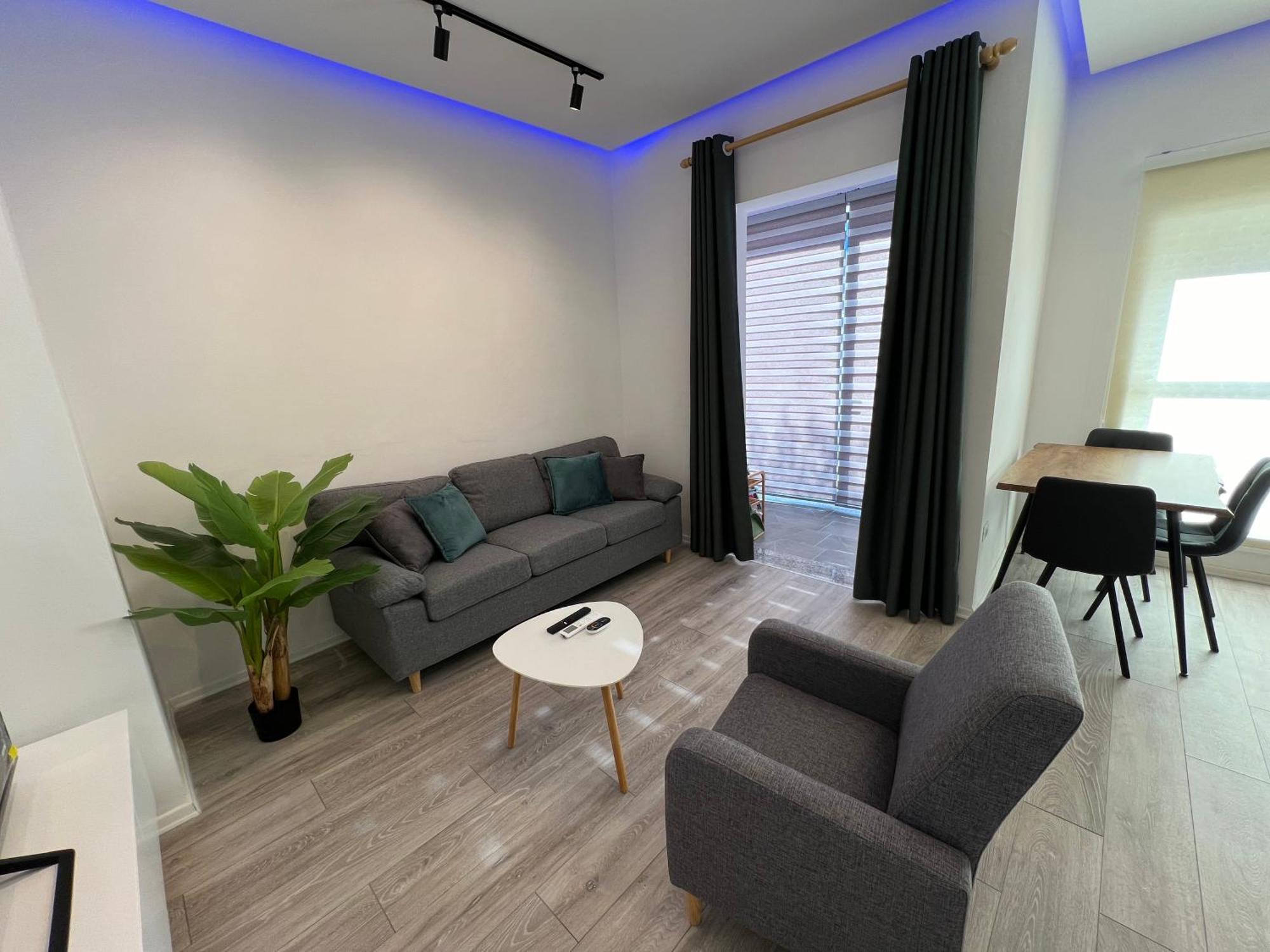 Sunflower Apartment *